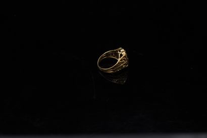 null Yellow gold signet ring monogrammed in gold on an onyx plate. 

Gross weight:...