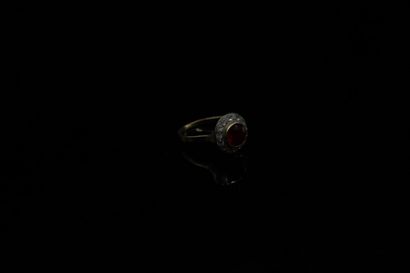 null 18k (750) yellow and white gold ring set with a synthetic ruby in a circle of...