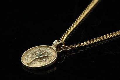null 18k (750) yellow gold chain with a 14k (585) yellow gold pendant inscribed "JEAN-CAMILLE"...