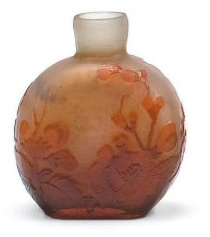 GALLÉ Émile (1846 - 1904) Petit vase ovoïde à col étranglé Épreuve de tirage industriel...