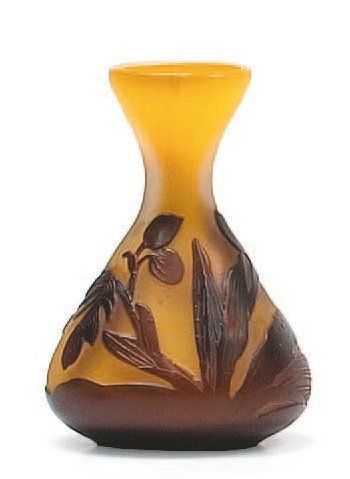 GALLÉ Émile (1846 - 1904) Vase ovoïde à col étranglé et évasé Épreuve de tirage industriel...
