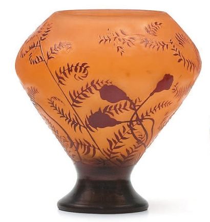 GALLÉ Émile (1846 - 1904) Vase conique à épaulement renflé sur piédouche Épreuve...