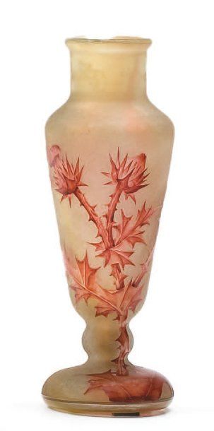 DAUM Vase balustre sur piédouche Épreuve de tirage industriel réalisée en verre marmoréen...
