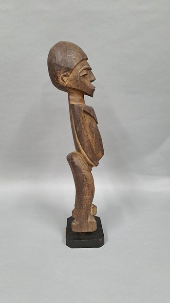 null LOBI, Burkina Faso,

Statue en bois

Vers 1940-1950

H. 42 cm