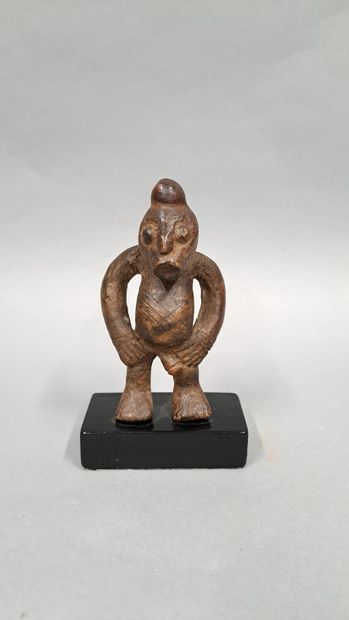 null Petite statuette du CAMEROUN (Bamileke).

Socle.

H. : 11.5cm.