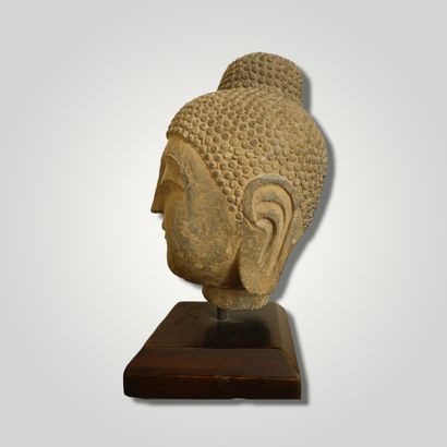 null 
Buddha head in sandstone. 20th century. Presented on a wooden base.




Height...