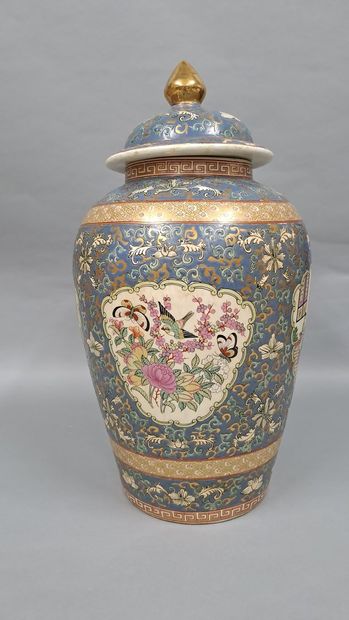 null Large porcelain covered pot with medallion decoration of palace scenes, birds...