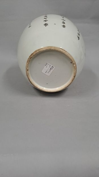 null CHINA

Covered pot with characters in a landscape

H. 33,5 cm