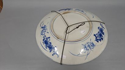 null Large Chinese porcelain dish with white-blue decoration of a bird flying over...