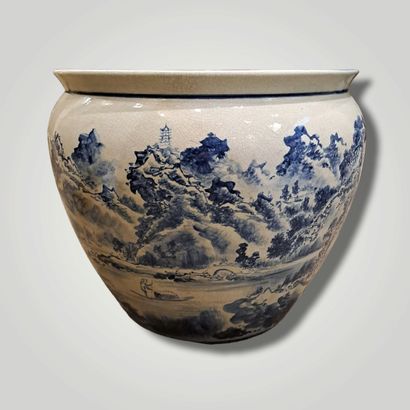 null 
Important aquarium in cracked porcelain with blue decoration of lake landscapes.

Modern...