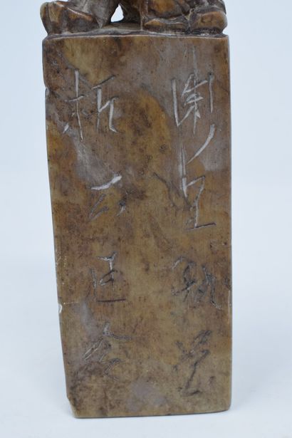 null CHINA, 20th century.

Hard stone seal representing a dog of Fô

Fractured and...
