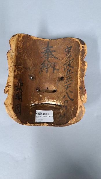 null Masque japonais en bois laqué rouge.

Epoque EDO.

H. : 17cm.