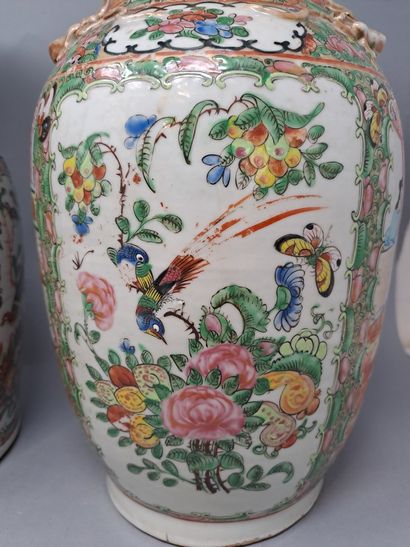 null Two polychrome porcelain vases decorated with characters, flowers and birds...
