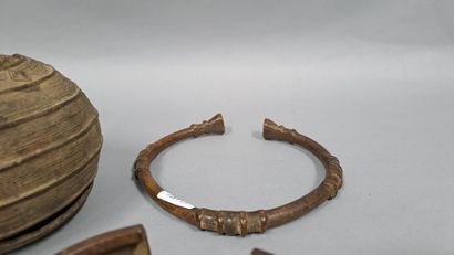 null BAOULE, Côte d'Ivoire,

Lot de 5 bracelets, chevillères et torque en bronze...