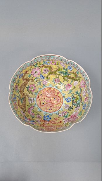 null Small multi-lobed bowl in fine porcelain called "eggshell" with enamelled decoration...