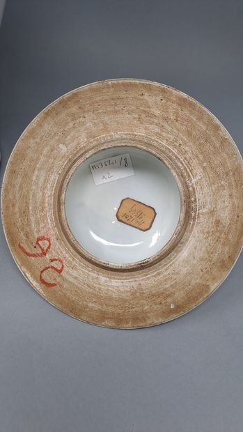 null CHINE - Fin XIXème / Début XXème siècle

Paire de potiches couvertes en porcelaine...