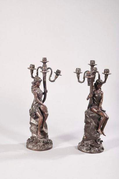 null ANONYMOUS 

Pair of bronze candlesticks decorated with women on the base 

small...