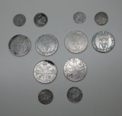 null LOUIS XIV

Lot de 12 monnaies d’argent 

Demi-écus mèche longue 1649 B ; 1650...