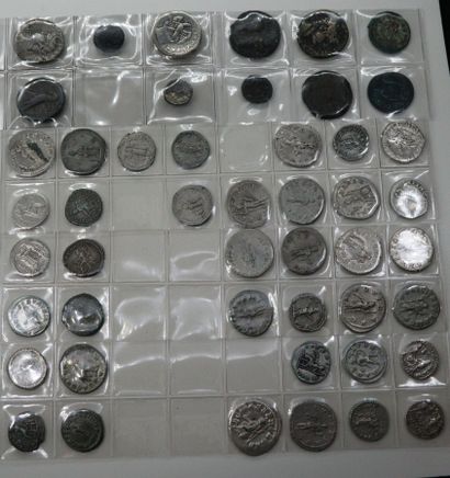 null Lot de 48 monnaies antiques

- 39 deniers et antoniniens de la République à...