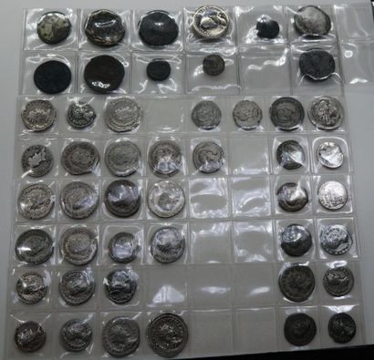 Lot de 48 monnaies antiques

- 39 deniers...