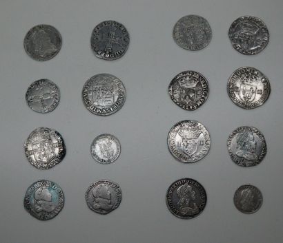 null LOUIS XIII 

Lot de 16 monnaies d’argent 

- 3 x Demis Francs I, C (dont 1 fortement...