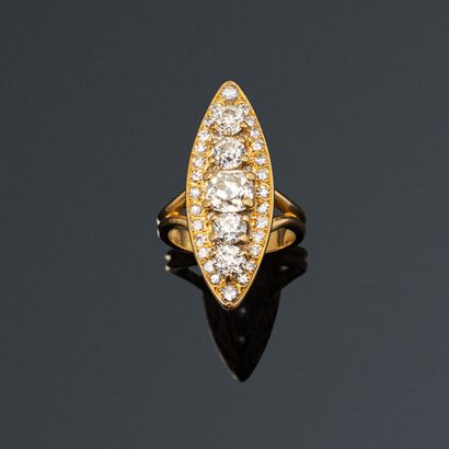 null Bague marquise en or 18K (750), sertie d’une ligne de diamants 

de taille ancienne,...