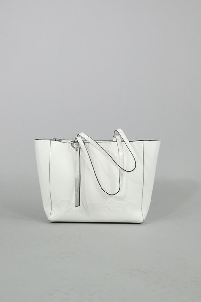 null 
CALVIN KLEIN



White glazed leather shopping bag.



Dimensions: 29 cm x 32...