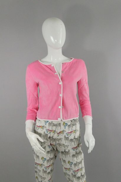 null COURREGES



Pale pink and white thin bouclette cardigan with front snap closure,...