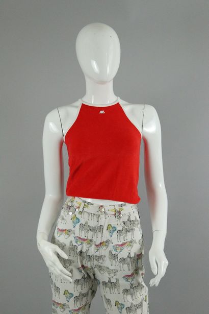 null COURREGES



Top in blood orange bouclette with white borders and central logo...