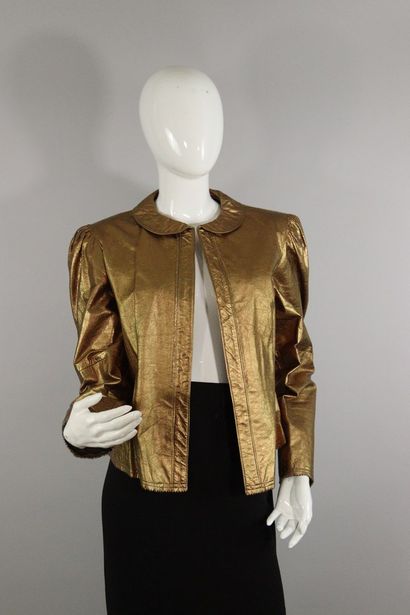 null CAROL HORN 

Circa late 1980



Gold leather jacket with nice cuts. 

Size :...