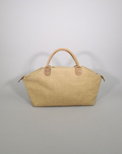 null LANCEL

Circa 1970 



Travel bag in canvas and beige leather. 

Traces, wear.



Dimensions:...