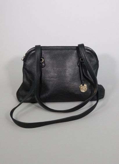 null SONIA RYKIEL



Hand or shoulder bag in black grained leather, gold jewelry...