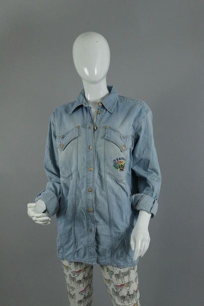null VERSACE JEAN COUTURE 



Light denim overshirt slightly washed jewelry medusa...