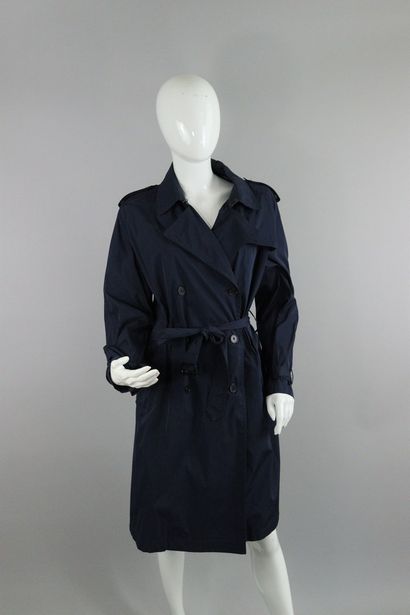 null GERARD DAREL



Navy blue double breasted trench coat, black buttoning. 

Slight...