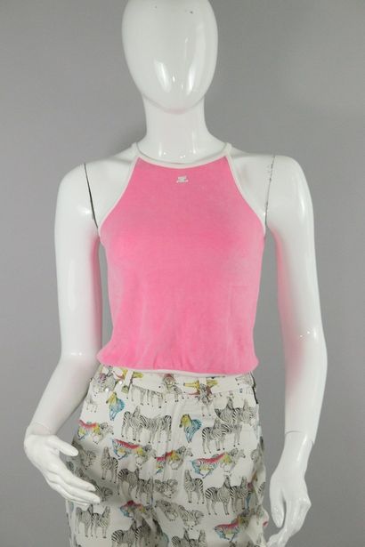null COURREGES



Top in pink bouclette and white borders with central logo of the...