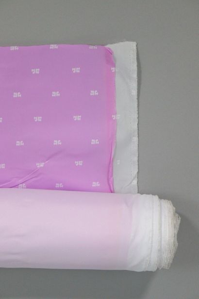 null COURREGES 

Circa 1970



Very rare roll of purple vinyl fabric with white print...