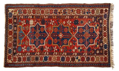null BAKOU carpet (Caucasus), late 19th century
Dimensions : 217 x 126cm.
Technical...
