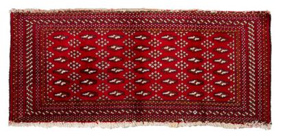 null Saddle cloth BELUSH (Iran), mid 20th century
Dimensions : 135 x 63cm.
Technical...