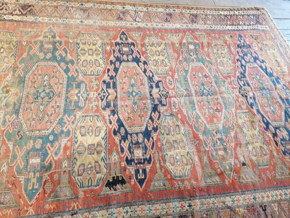 null Caucasus, About 1870,
Old Soumak carpet
Dimensions. About 200 x 180 cm
Crochet...
