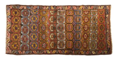 null Old BIDJAR carpet on woolen chains (Persia), mid 19th century
Dimensions : 250...