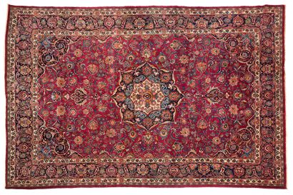 null KACHAN carpet (Iran), mid 20th century
Dimensions : 316 x 216cm.
Technical characteristics...