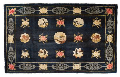 null BAO-TAO carpet (China), Early 20th century
Dimensions : 200 x 125cm
Technical...