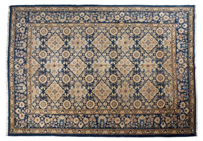 null Tapis YARKAND (Asie Centrale), fin du 19e, début du 20e siècle
Dimensions :...