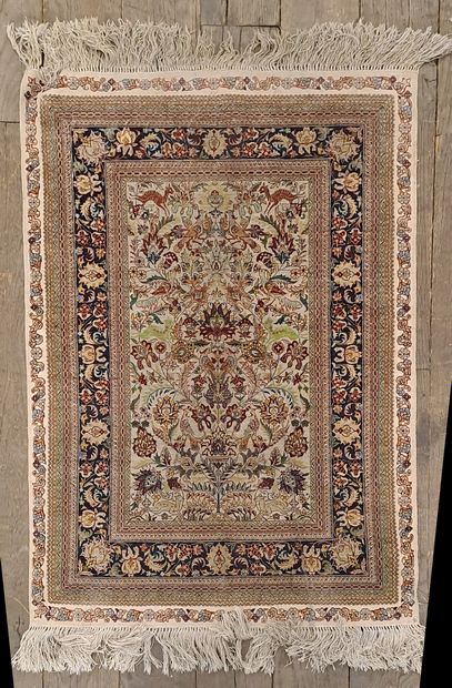 null About 1980
Fine Sino-Hereke silk carpet
Density. About 10000 knots per dm2 
Dimensions....