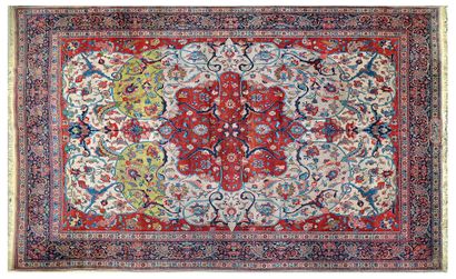 null Important TABRIZ signed carpet (Persia), beginning of the 20th century
Dimensions...