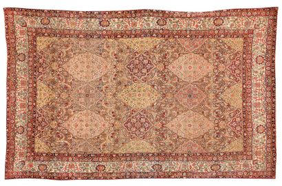 null KIRMAN-LAVER carpet (Persia), end of the 19th century
Dimensions : 435 x 278cm.
Technical...