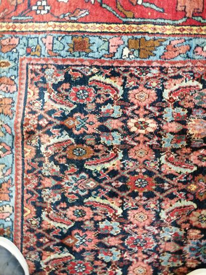 null Iran, First part of the 20th century
Important and old bidjar carpet 
Dimensions....