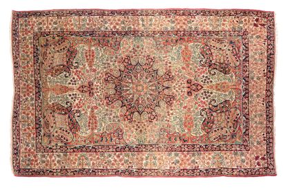 null Carpet KIRMAN-RAVER (Persia), end of the 19th century
Dimensions : 194 x 129cm.
Technical...