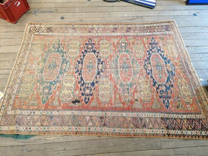 null Caucasus, About 1870,
Old Soumak carpet
Dimensions. About 200 x 180 cm
Crochet...