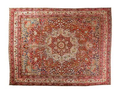 null Important KIRMAN-LAVER carpet (Persia), woven around 1880
Dimensions : 510 x...